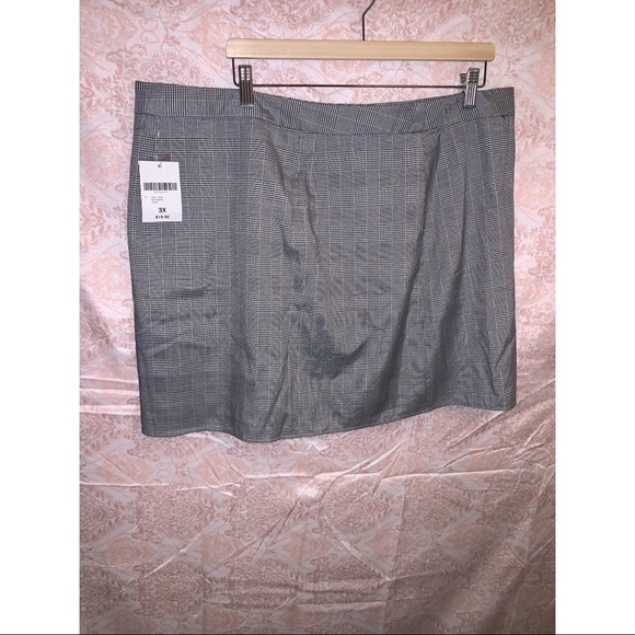Forever 21 Plus Plaid Button Down Mini Skirt - Picture 2 of 3